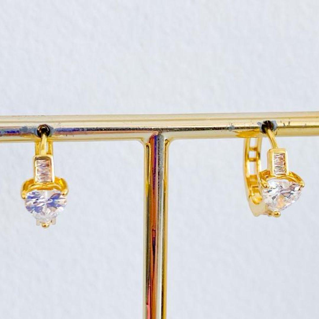 BRINCO ARGOLINHA COM ZIRCONIAS E CORAÇÃO