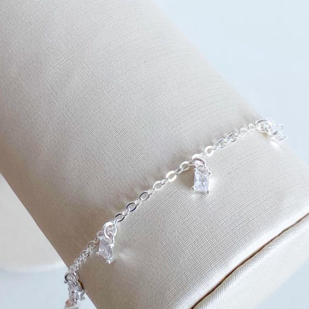 PULSEIRA ZIRCONIAS PENDURADAS